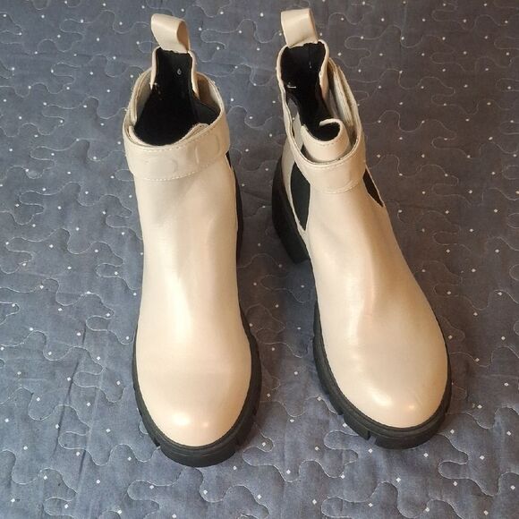 Madden Women's Cream Ankle Boots size 6 - Picture 2 of 7